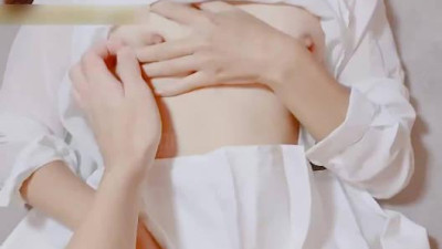 The white and tender body is full of youthfulness